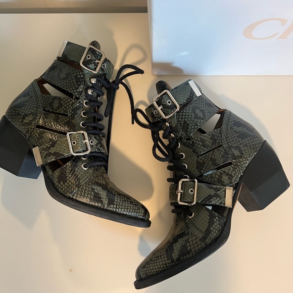 Chloé Rylee Cut Out Boot in Python Green - Picture 3 of 14